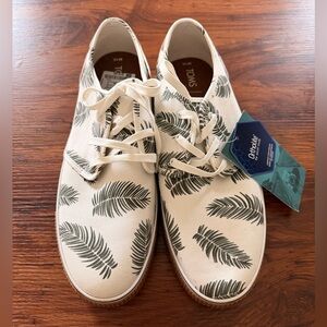 NWT TOMS Carlo Canvas Sneakers in White Palm
